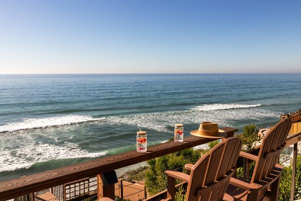 Bluff Deck — Drinks & Ocean