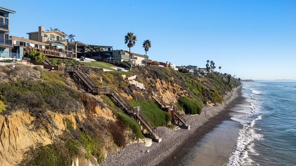 Bluff Staircase to Beach
